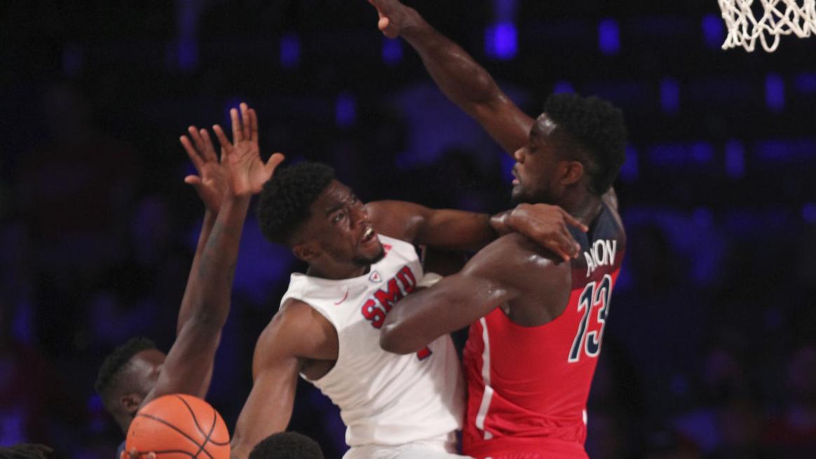 'Fairly obvious' Deandre Ayton not responsible for Wildcats' Bahamas crash, Sean Miller says